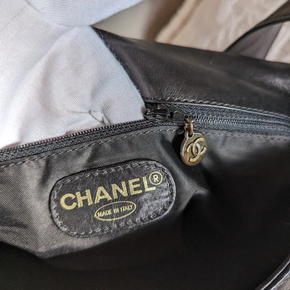 Rare Black Lambskin Large CC Tassel Hobo Bag Gold Hardware, 1996-1997 - Picture 9 of 13